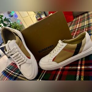 NEW Burberry Sneakers - Size 8